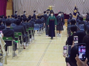 退場1組